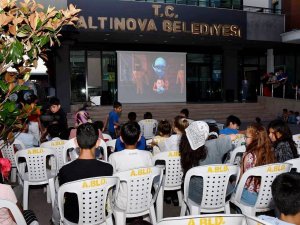 Altınova’da Açık Sinema Keyfi