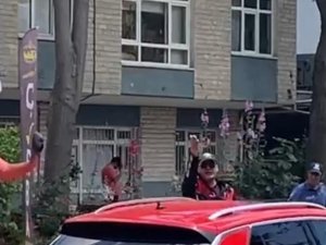 Başına Silah Dayayan Şahsı Polisler İkna Etti