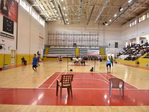 Analig Badminton Çeyrek Finalleri Elazığ’da Başladı