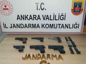 Başkent’te Bir Araçta 6 Adet Tabanca Bulundu