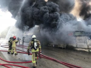 Bursa’da Boya Fabrikası Alev Alev Yandı