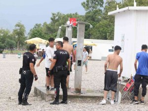 Polise Mukavemet Gösterdiler, Önüne Gelenden Şikayetçi Oldular