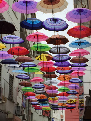 Kuyumcular Sokağı Şemsiyeler ile Süslendi