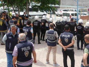 Malatya’da Adliyeye Sevk Edilen Cinayet Zanlıları Taş Yağmuruna Tutuldu
