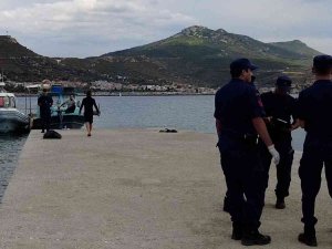 İ̇zmir’de 17 Yaşındaki Genç Denizde Boğuldu