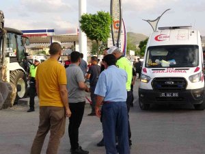Van’da Otomobil ‘U’ Dönüşü Yapan Minibüse Çarptı: 5 Yaralı