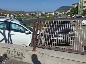 Tatvan’da 2 Kişinin Yaralandığı Kaza Anı Kameralara Yansıdı