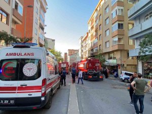 Kağıthane’de Hırdavat Dükkanında Korkutan Yangın: 12 Kişiyi İtfaiye Kurtardı