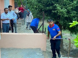 Osmaniye’de Eve Giren Yılanı İtfaiye Yakaladı