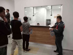 Yabancı Uyruklu 131 Kaçak Göçmen Sınır Dışı Edildi