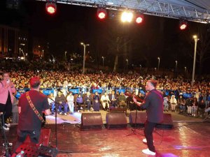 Bora Duran Suluova’da Gençleri Coşturdu