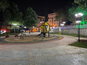Adnan Kahveci Parkı Akşam Buluşmaları İçin Aydınlatıldı