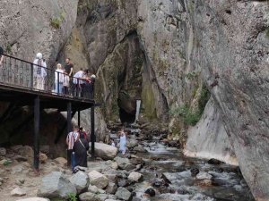 Turistler Bu Şelaleyi Görmeden Şehirden Ayrılmıyor