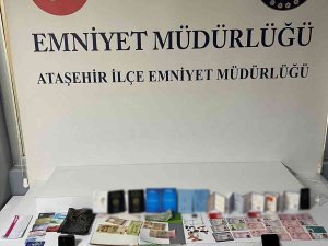 Ataşehir’de Üniversite Çevresinde Öğrencilere Uyuşturucu Satan Şahıslar Kıskıvrak Yakalandı
