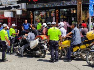 Samandağ’da Trafik Polisleri, Motosiklet Sürücülerine Bilgilendirme Yaptı