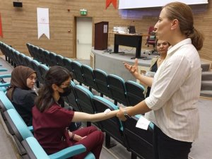 Yoğun Bakım Hemşirelerine Yara Bakım Eğitimi