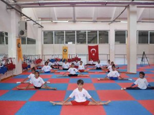 Minik Cimnastikçiler Milli Sporcu Olmak İçin Çalışıyor