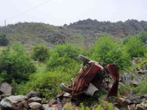 Viraja Hızlı Giren Otomobil 80 Metrelik Uçuruma Yuvarlandı: 1 Ölü