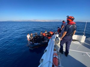 Yunan Unsurunun Geri İttiği 44 Göçmen Çeşme Açıklarında Kurtarıldı