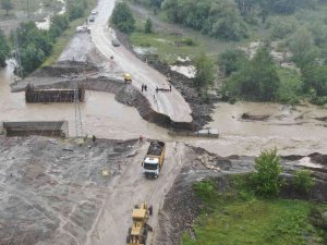 Sada Çayının Taşmasıyla Yol Çöktü, İki İlçenin Kastamonu’yla Bağlantısı Kesildi