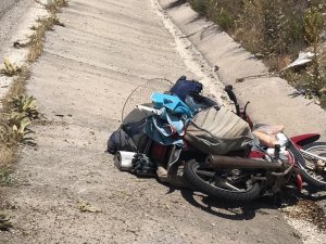 Arka Tekeri Patlayan Motosikletin Sürücüsü Ölümden Döndü