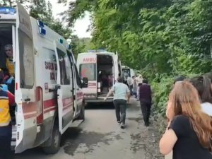 Dekanları Taşıyan Otobüs Kaza Yaptı: 1 Dekan Öldü, 19 Yaralı