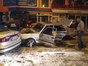 Alkollü Sürücü Ortalığı Savaş Alanına Çevirdi: Park Halindeki Araca Böyle Çarptı