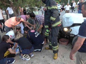 Kaza Sonrası Sürüklenen Araçlar Bebek Arabası Ve Yayalara Çarptı; 1 Ölü 7 Yaralı