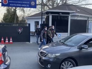 İ̇stanbul’da Silahlı Kavga Kamerada: Şakalaşıyormuş Gibi Yapıp Bacaklarından Vurdu