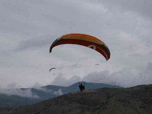 Erzincan’da Yamaç Paraşütü Hedef Şampiyonası