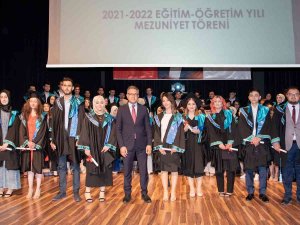 Sü Uluslararası İ̇lişkiler Bölümünden 219 Öğrenci Mezun Oldu