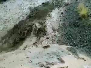 Elazığ’da Dere Taştı, Köy Yolu Çöktü
