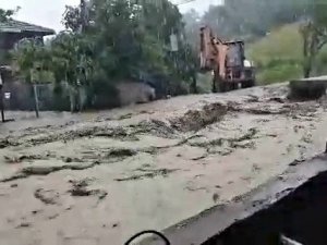 Karabük’te Taşan Dereler Evler İçin Tehlike Oluşturuyor