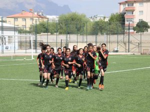 Van Büyükşehir Belediyesi Kadın Futbolunun Tek Adresi Oldu