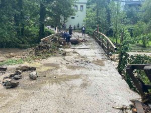 Yoğun Yağış Nedeniyle Yedi Emin Deposunda Araçlar Suya Gömüldü