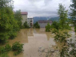 Çökme Tehlikesiyle Karşı Karşıya Kalan Köprü Trafiğe Kapatıldı
