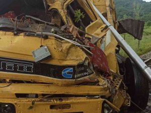 Kamyon 30 Metre Yükseklikten Demir Yoluna Düştü: 2 Ölü, 2 Yaralı