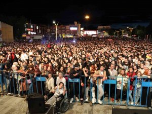 Erzincan Cem Adrian İle Şenlendi