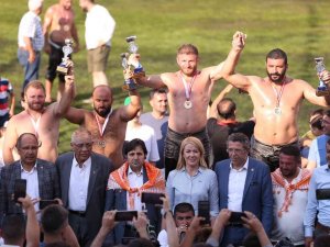 Merkezefendi’de Başpehlivan İ̇smail Balaban Oldu