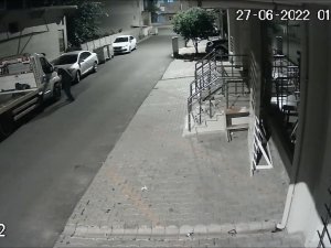 Park Halindeki Aracın Lastiğini Kesen Şüpheli Kamerada