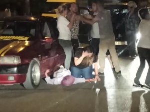 Hamile Kadın Bayıldı, Sürücüler Kavgaya Devam Etti