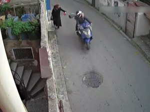 İ̇stanbul’da Yaşlı Kadına Kapkaç Kamerada: Kadınları Hedef Alan Çete Çökertildi