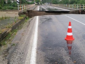 Kastamonu’nun Birçok İlçesinin Ulaşım Yolu Trafiğe Kapatıldı