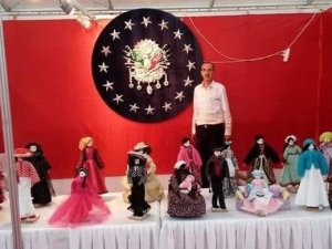 ’Aşhan Bacı’ Bebekleri Usta Öğreticisine Sanatçı Kimlik Kartı