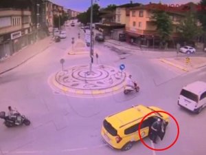 Kendisini Polis Olarak Tanıttı, 500 Bin Lira Dolandırdı