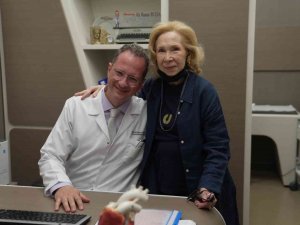 Dr. Sadi Konuk’un Gelini, Dr. Sami Ulus’un Kızı Kangren Olmaktan Son Anda Kurtuldu