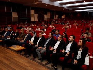 İ̇negöl’de ‘Ekonomi Ve Dış Politikada Neler Oluyor’ Semineri