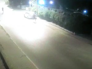 Eyüpsultan’da Lüks Otomobilin Farını Çalan Hırsızlar Yakalandı