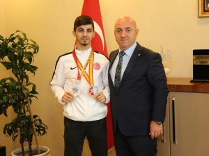 Eray Şamdan Cezayir’de Madalya Kazandı