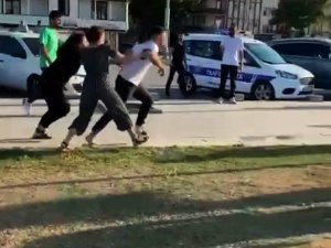 Zabıtaya Tekme Tokat Saldırdılar